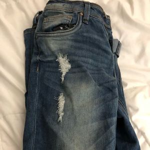 Distressed jeans (NEW)